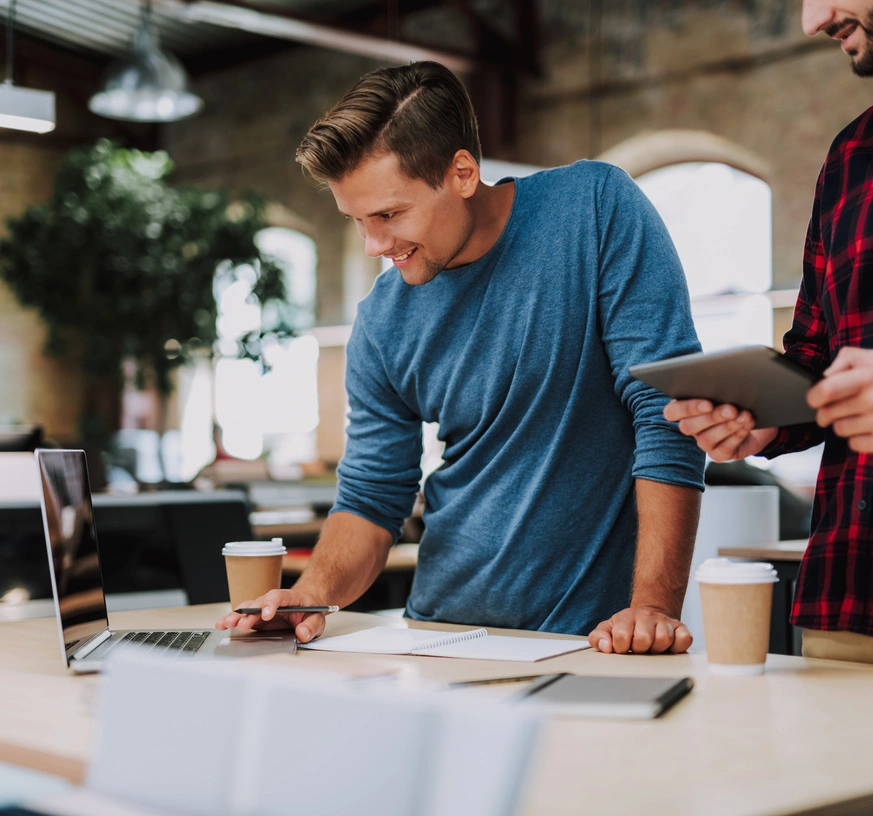 How to Pick Between Invoice Factoring and Discounting